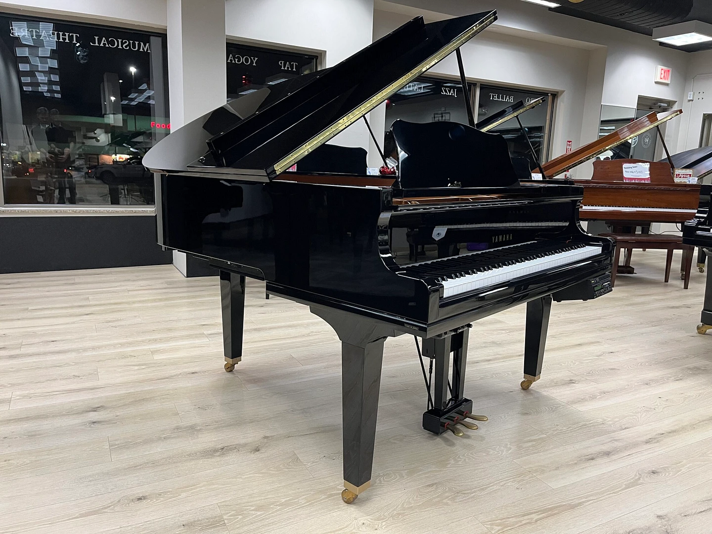 Yamaha GC1 · cauda compacto com timbre completo